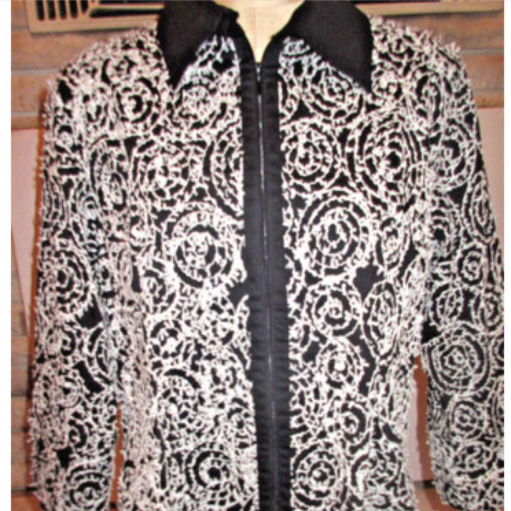 D&Y LIGHTWEIGHT CLASSY ZIP FRONT SHIRT OR TOPPER